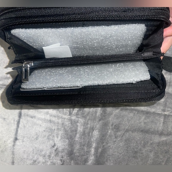 Hand painted Guess Wallet - Picture 4 of 5